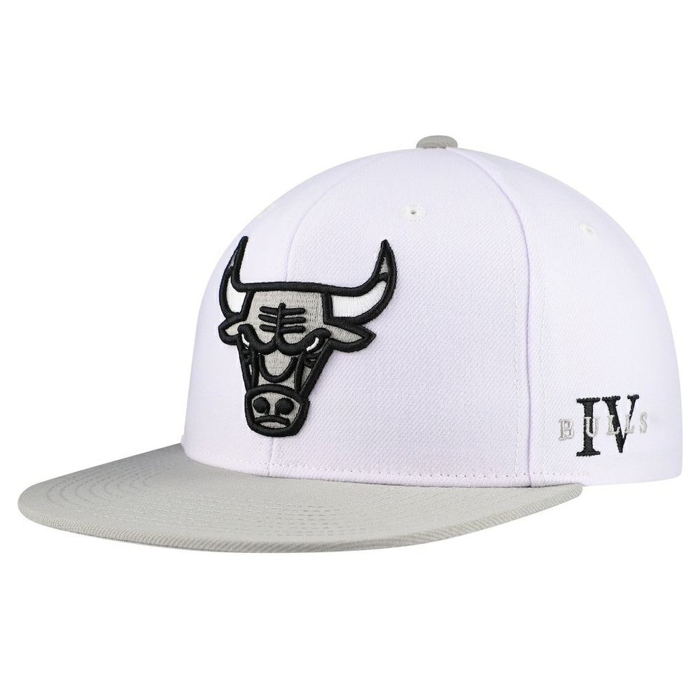 White Chicago Bulls Core Snapback Hat | NBA