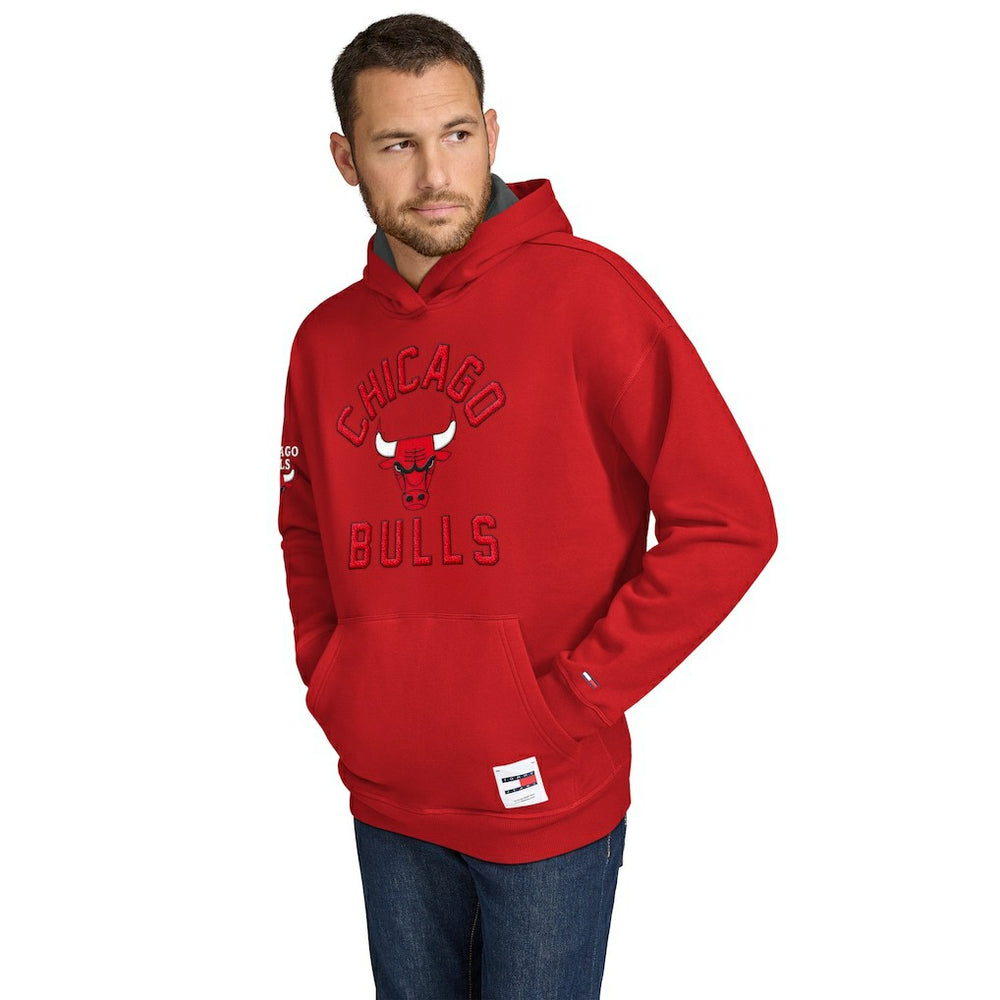 Red Chicago Bulls Tommy Jeans Sebastian Pullover Hoodie | NBA