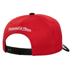 Red/Black Chicago Bulls Underarch Two-Tone Pro Crown Snapback Hat | NBA