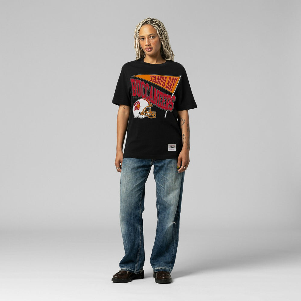 Tampa Bay Buccaneers Women's Team Dynamic Boyfriend T-Shirt | NFL US