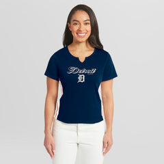 Detroit Tigers WEAR by Erin Andrews Women's Notch Neck Cropped T-Shirt - MLB T-shirts