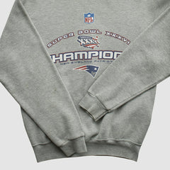 New England Patriots Lee Sport 2002 Pullover Sweatshirt | NFL Outlet