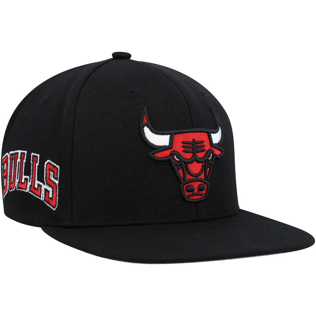 Black Chicago Bulls Side Core 2.0 Snapback Hat | NBA