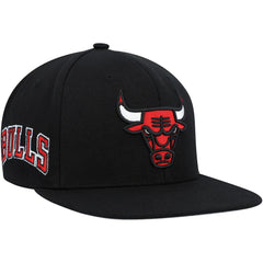 Black Chicago Bulls Side Core 2.0 Snapback Hat | NBA