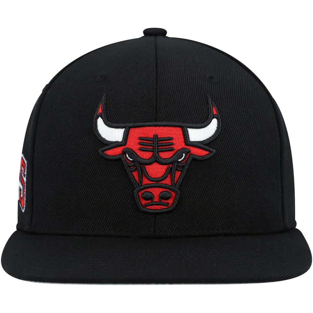 Black Chicago Bulls Side Core 2.0 Snapback Hat | NBA