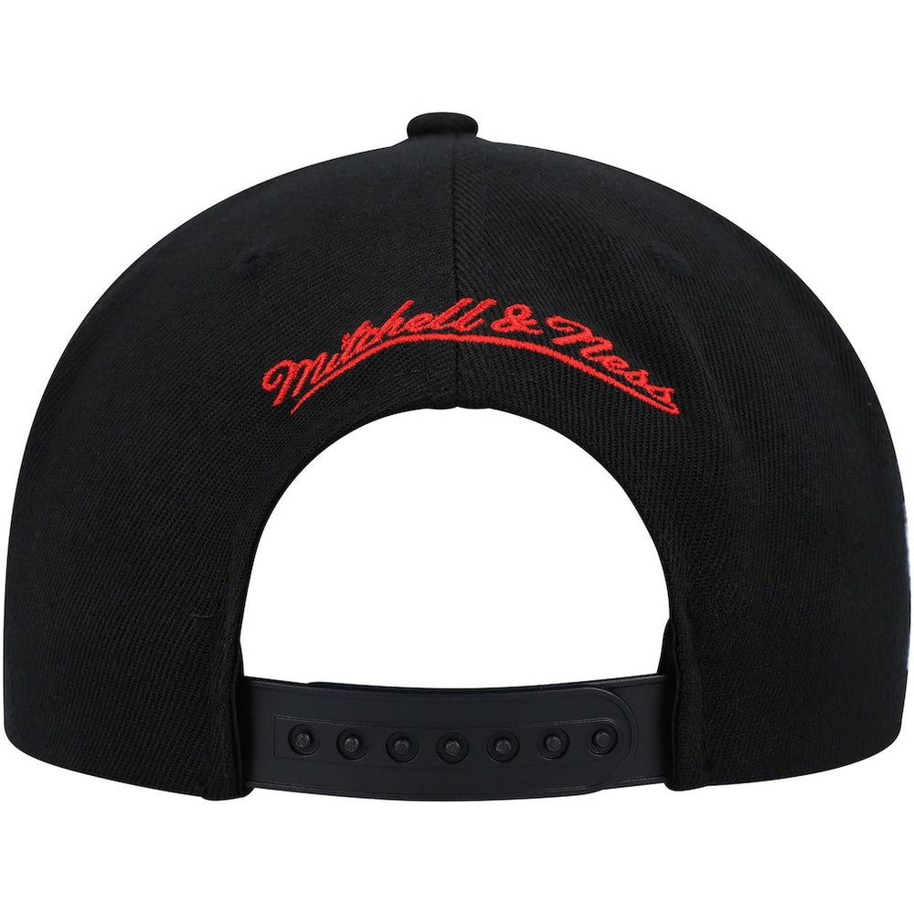 Black Chicago Bulls Side Core 2.0 Snapback Hat | NBA