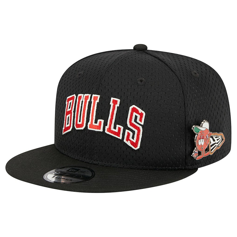 Black Chicago Bulls Post-Up Pin Mesh 9FIFTY Snapback Hat | NBA