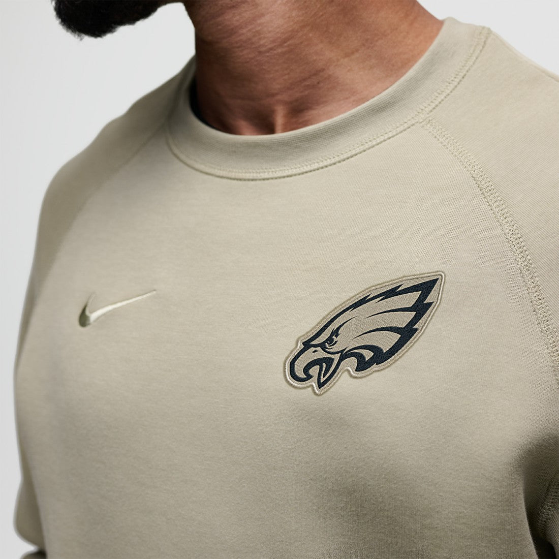 Philadelphia Eagles Tech Fleece Raglan Sweatshirt | NFL Online