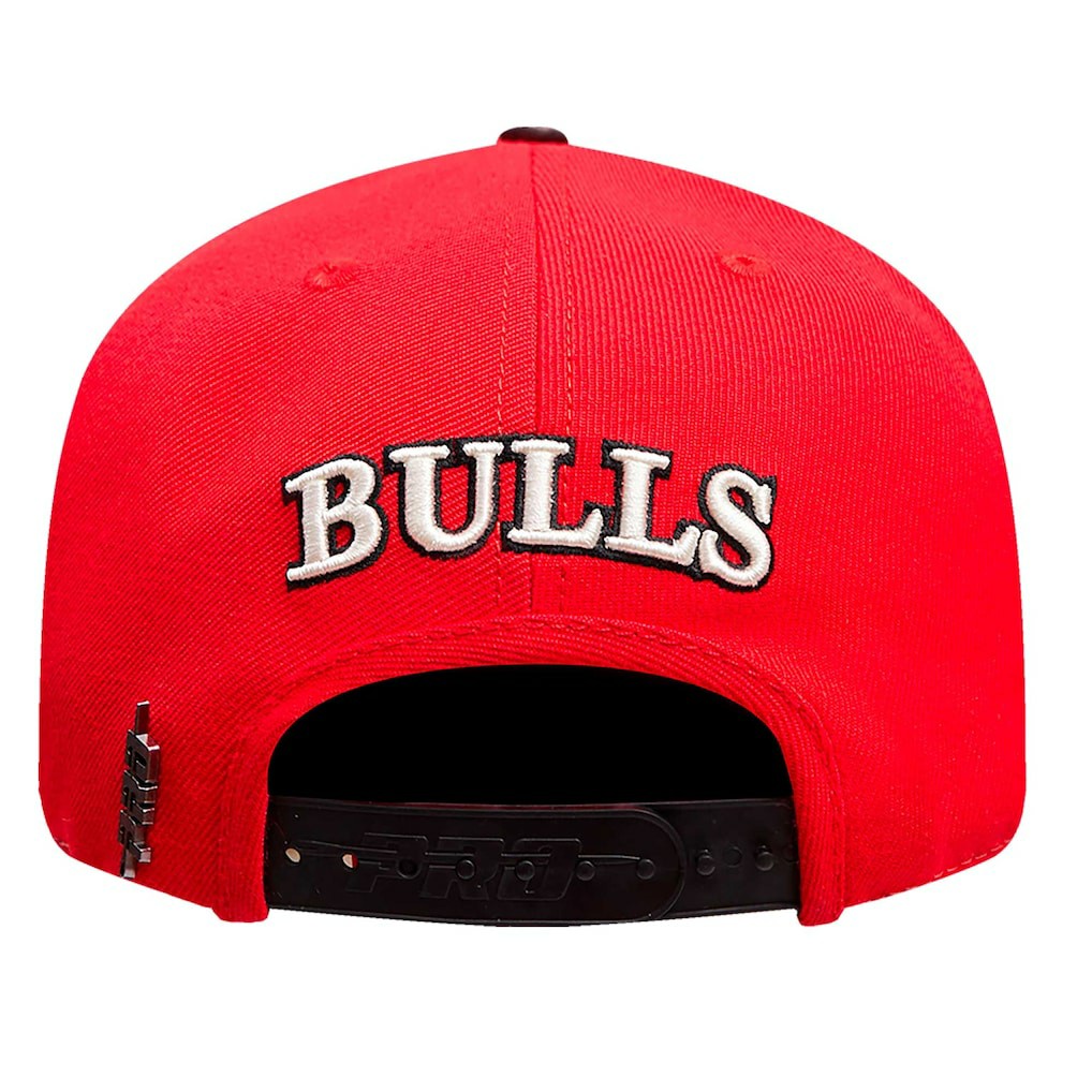 Red/Black Chicago Bulls Pro Standard Pinch Chevron Adjustable Hat | NBA