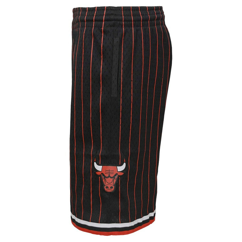 Black Chicago Bulls Youth Hardwood Classics Swingman Shorts | NBA
