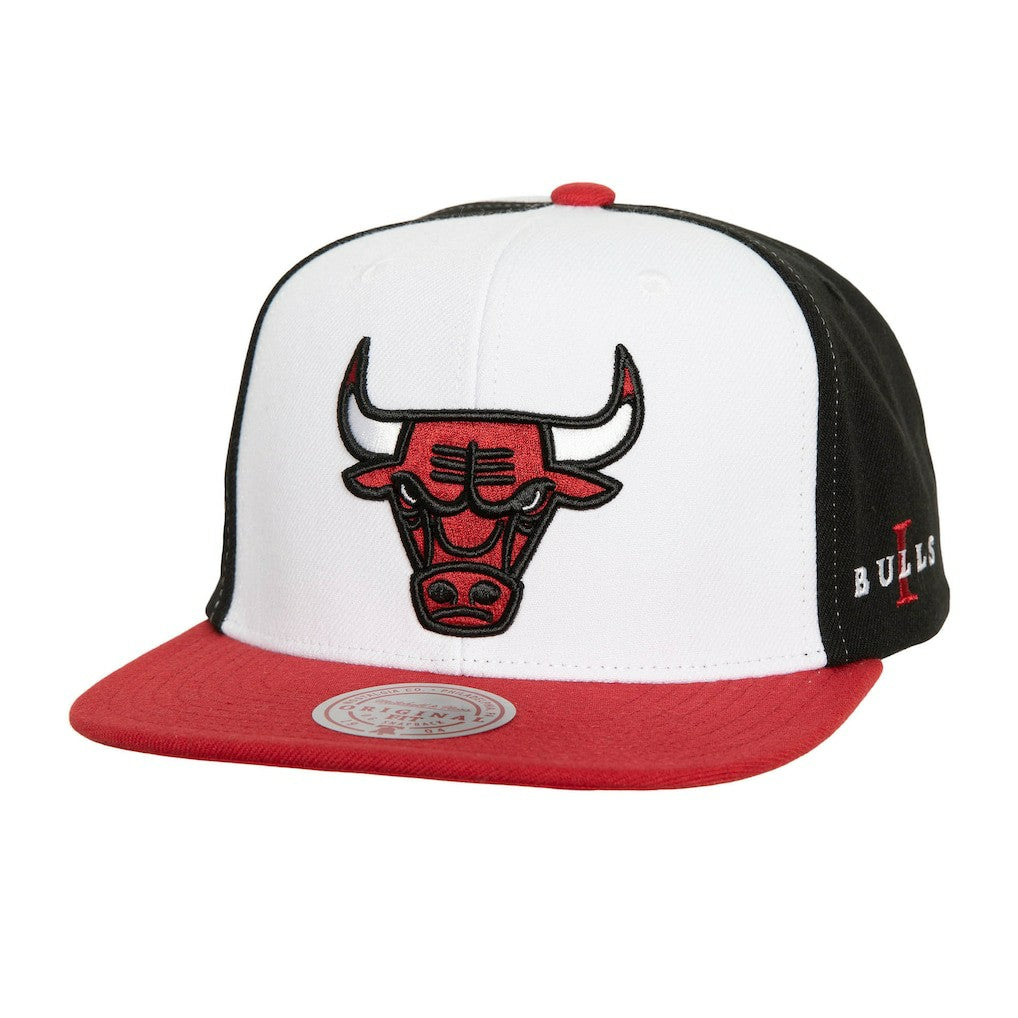 White/Red Chicago Bulls Core Snapback Hat | NBA