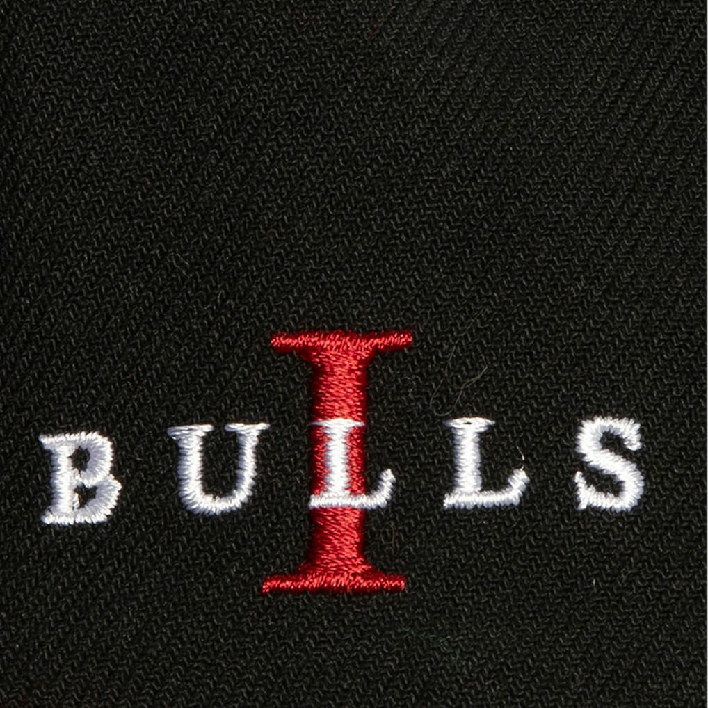 White/Red Chicago Bulls Core Snapback Hat | NBA