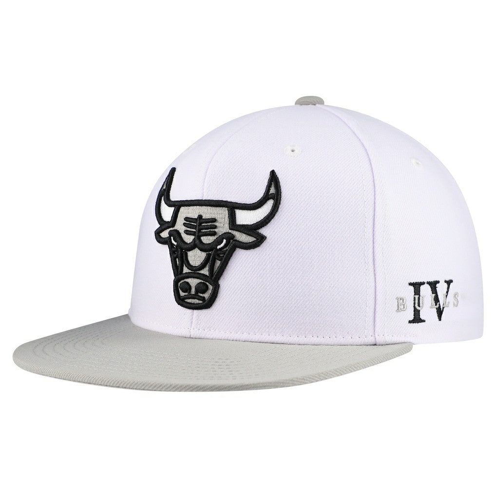 White Chicago Bulls Core Snapback Hat | NBA