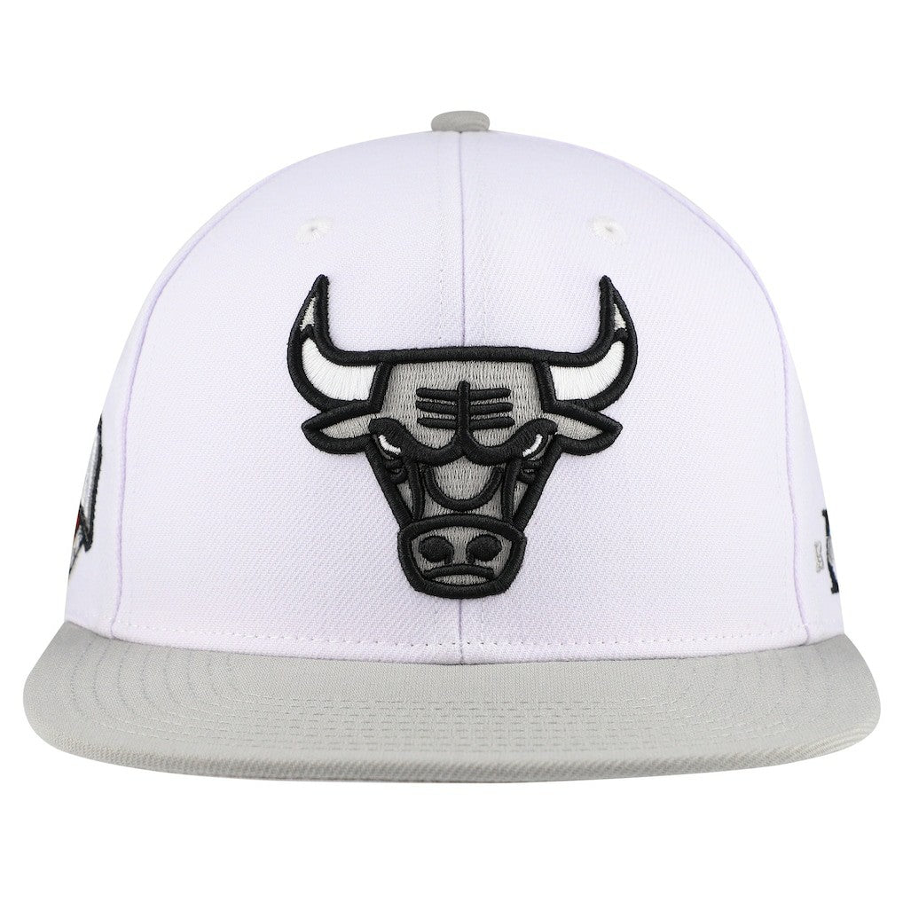 White Chicago Bulls Core Snapback Hat | NBA