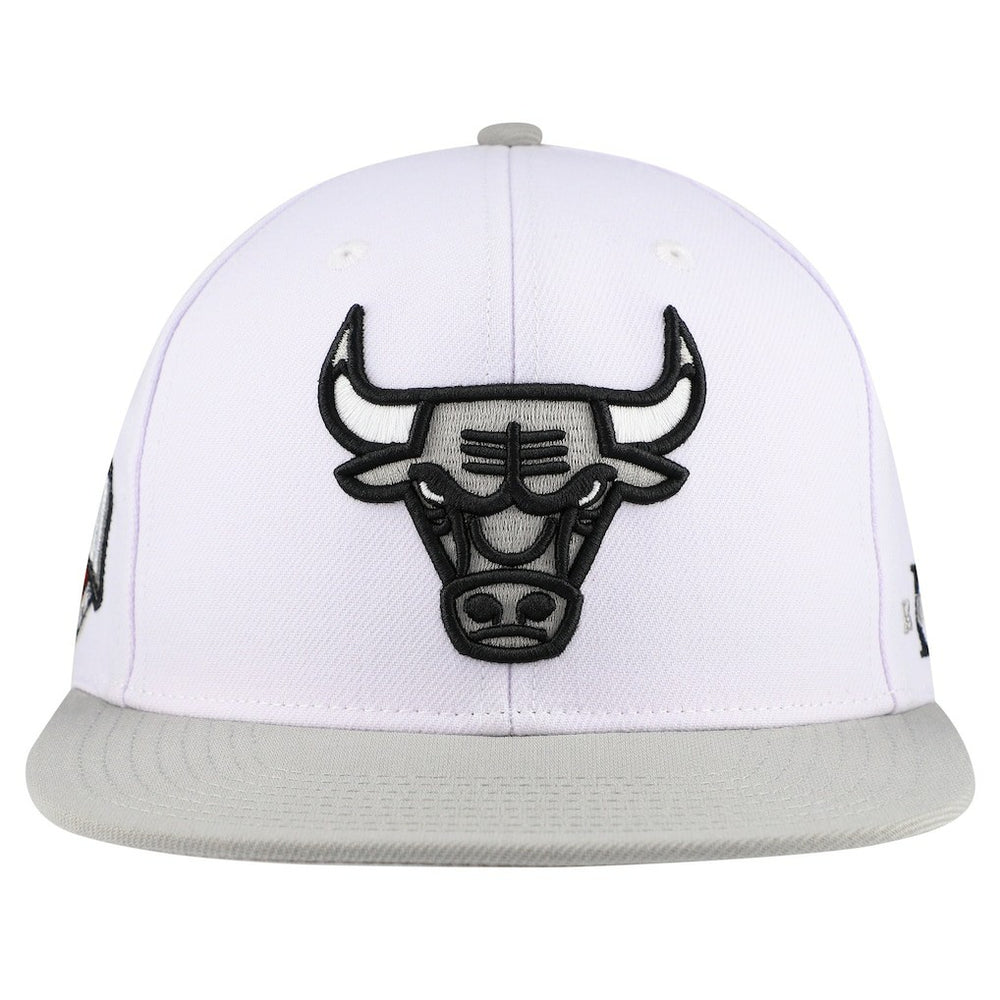 White Chicago Bulls Core Snapback Hat | NBA