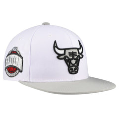 White Chicago Bulls Core Snapback Hat | NBA