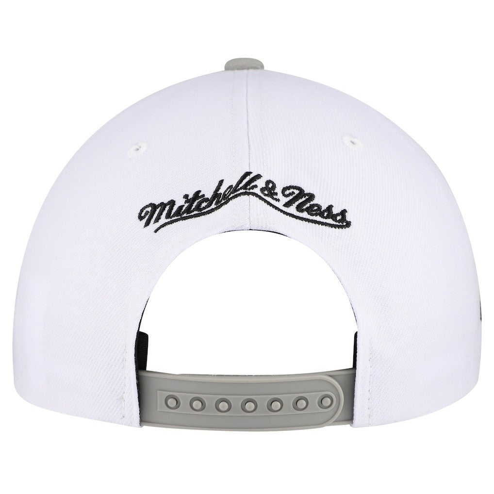 White Chicago Bulls Core Snapback Hat | NBA
