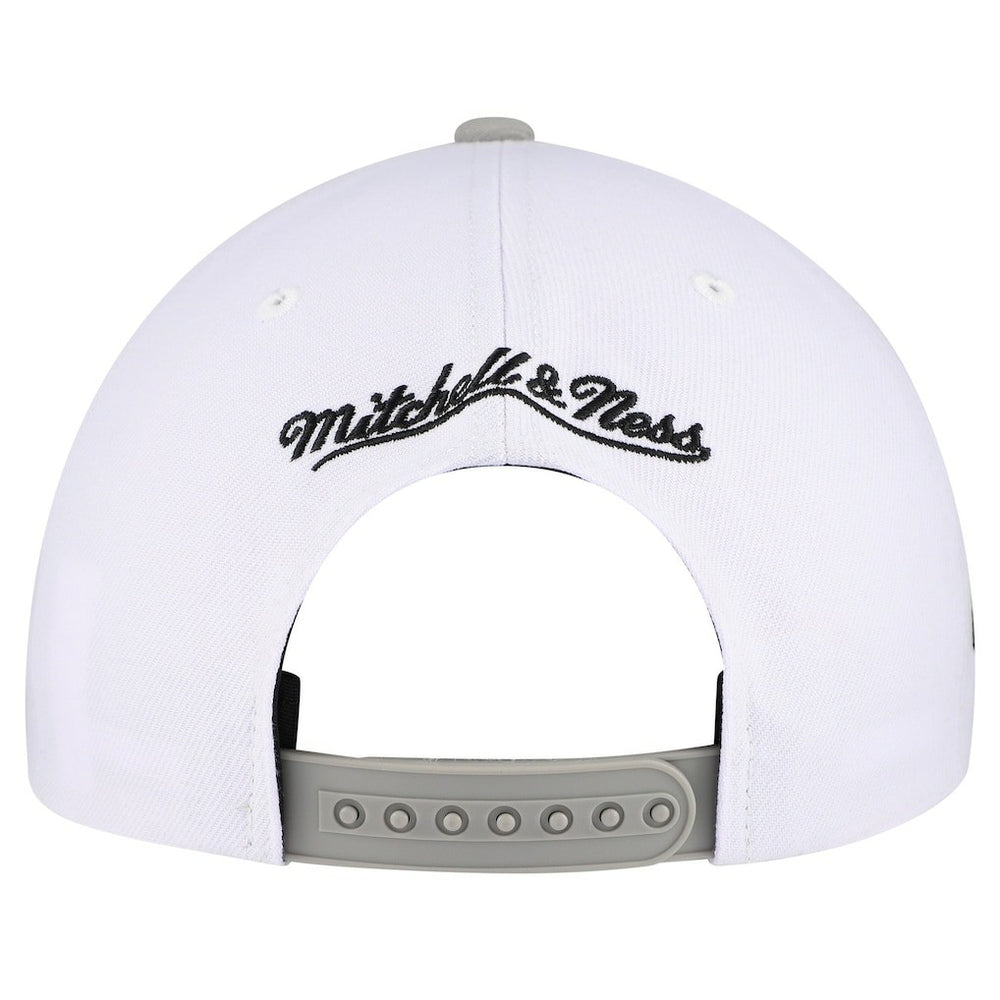 White Chicago Bulls Core Snapback Hat | NBA