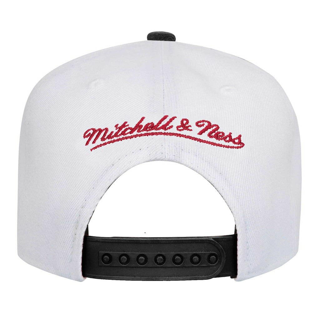 White Chicago Bulls Youth Wave Runner Snapback Hat | NBA