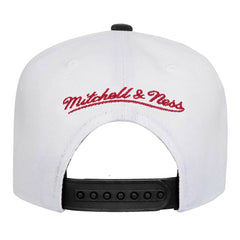 White Chicago Bulls Youth Wave Runner Snapback Hat | NBA