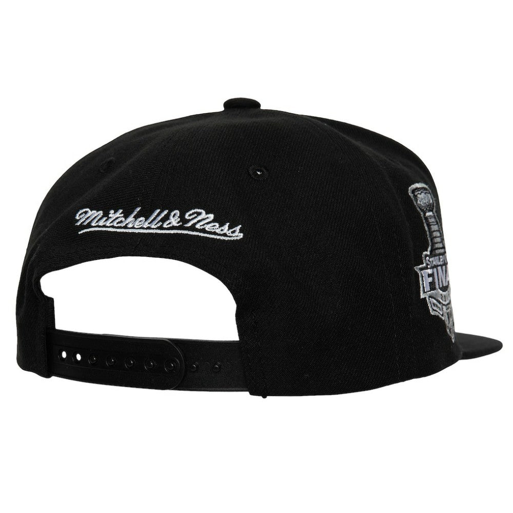 Chicago Blackhawks Mitchell & Ness Core Top Spot Snapback Hat -  NHL Hats