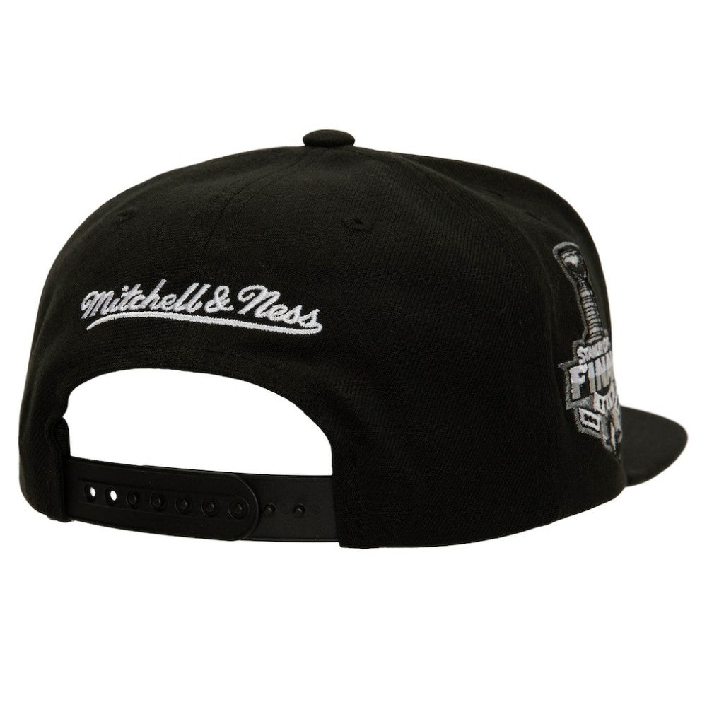 Los Angeles Kings Mitchell & Ness Core Top Spot Snapback Hat -  NHL Hats