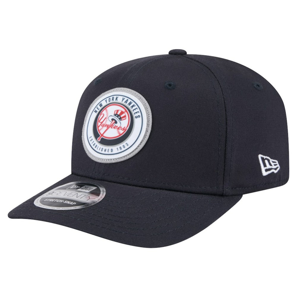 New York Yankees New Era Circle Patch 9SEVENTY Stretch-Snap Hat - MLB Hats