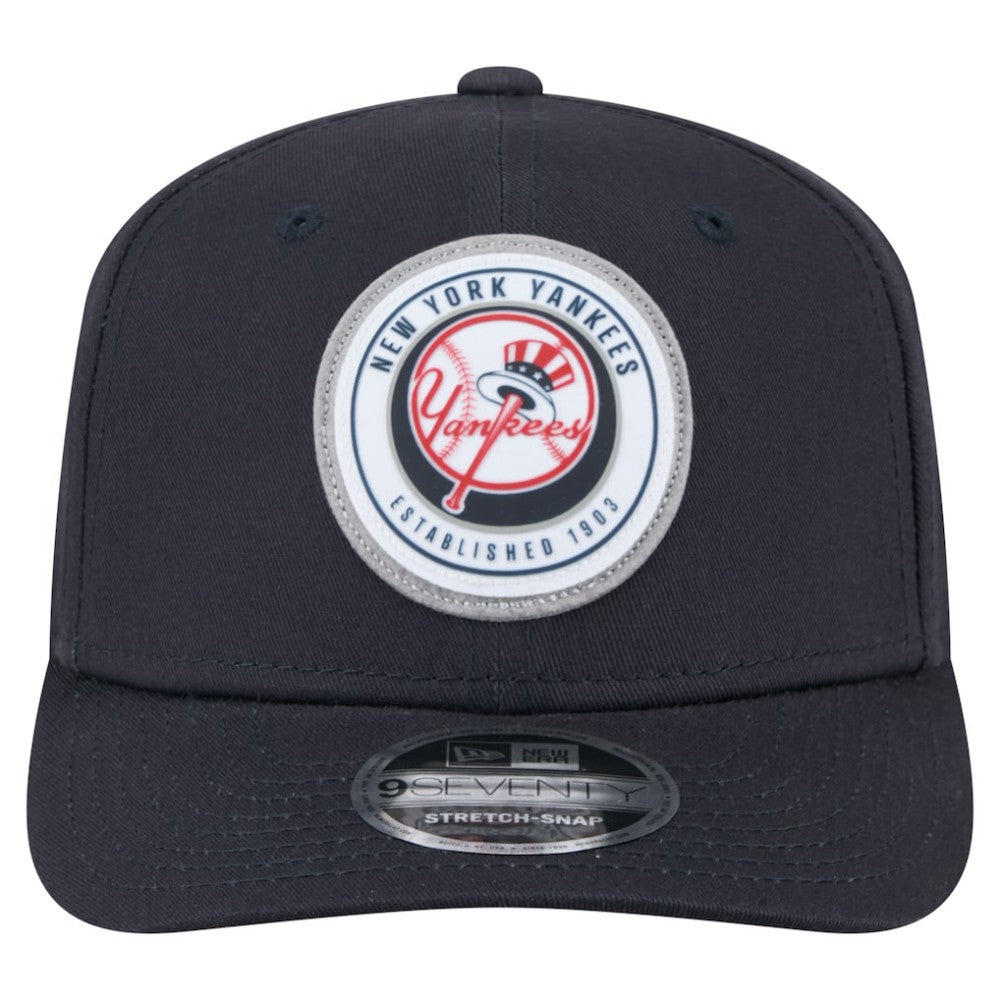 New York Yankees New Era Circle Patch 9SEVENTY Stretch-Snap Hat - MLB Hats