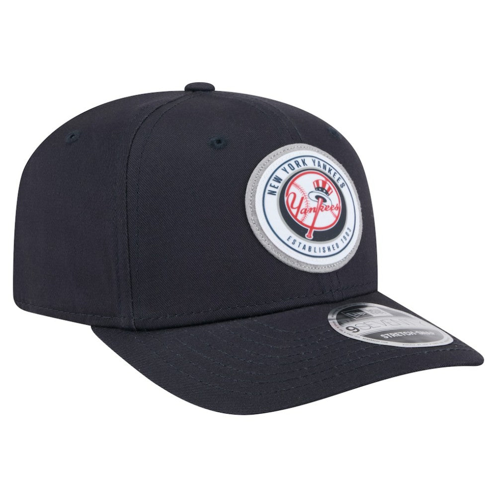 New York Yankees New Era Circle Patch 9SEVENTY Stretch-Snap Hat - MLB Hats
