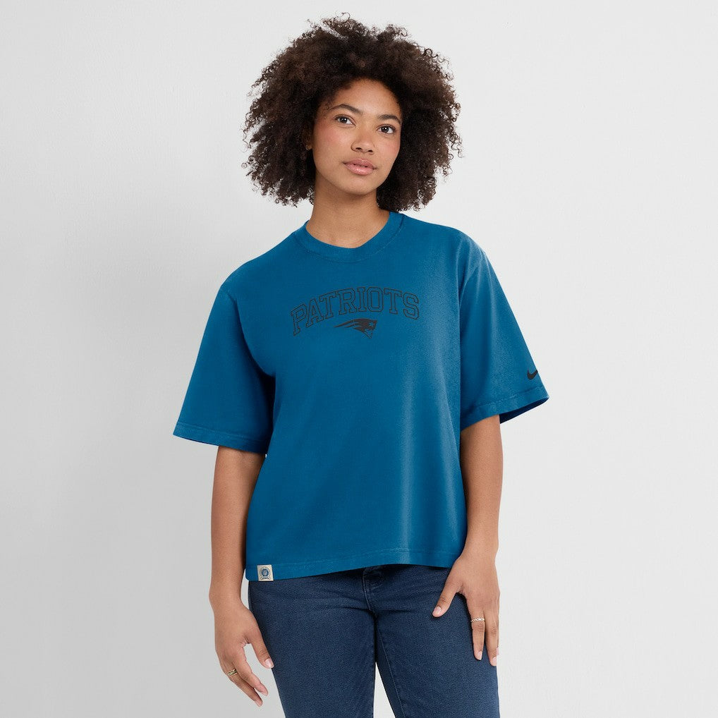 New England Patriots Women's Glory Arch Boxy T-Shirt | NFL US