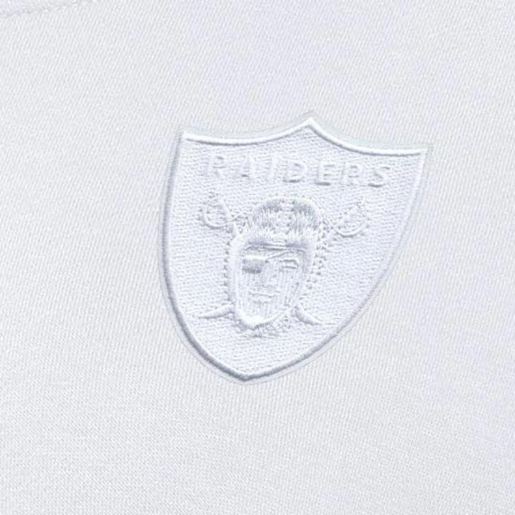 Las Vegas Raiders Antigua Women's Victory Crew Pullover Sweatshirt | NFL US