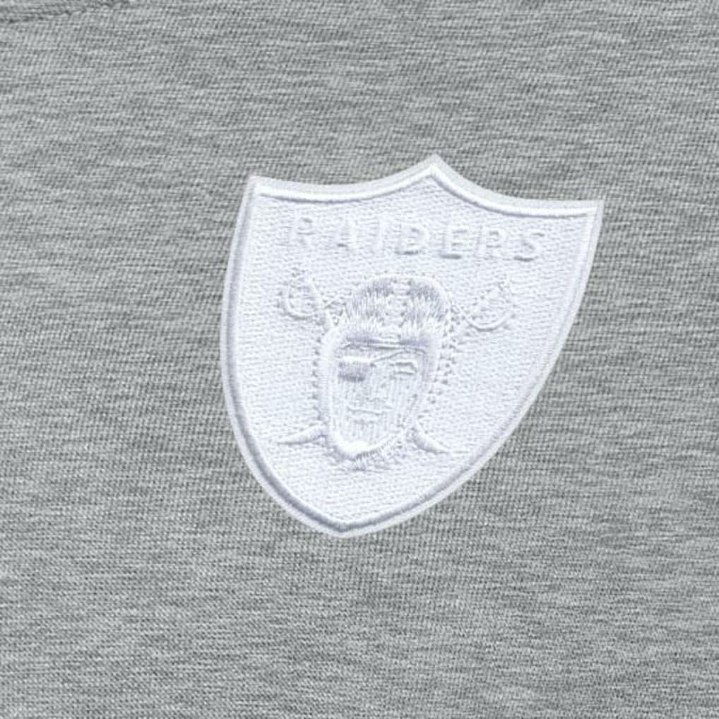 Las Vegas Raiders Antigua Women's Victory Crew Pullover Sweatshirt | NFL New