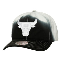 Black/White Chicago Bulls Dip Dye Pro Crown Adjustable Hat | NBA
