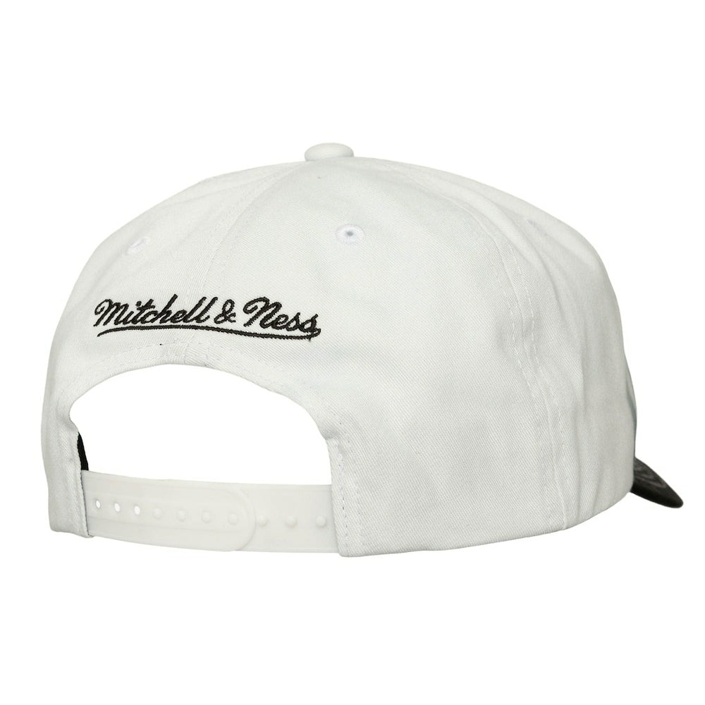 Black/White Chicago Bulls Dip Dye Pro Crown Adjustable Hat | NBA