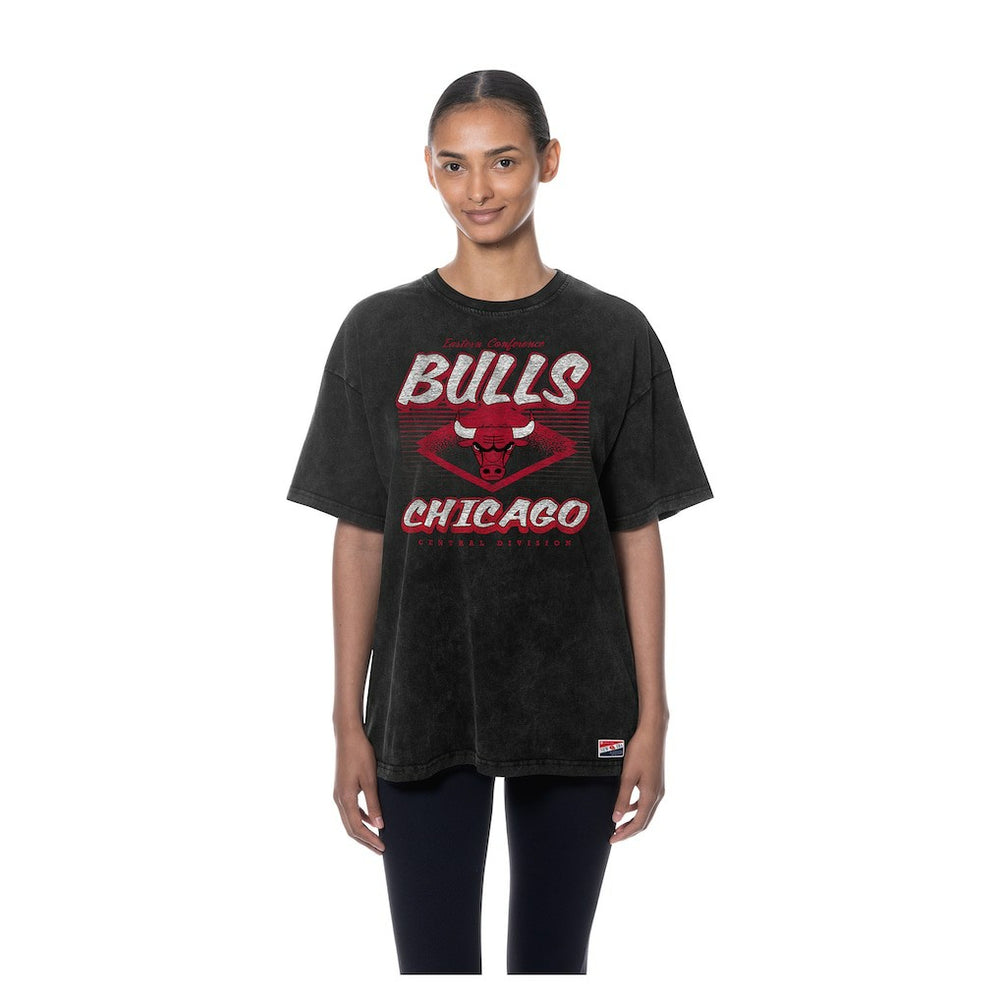 Black Chicago Bulls Women's Throwback Mineral Wash Oversized T-Shirt sale | NBA