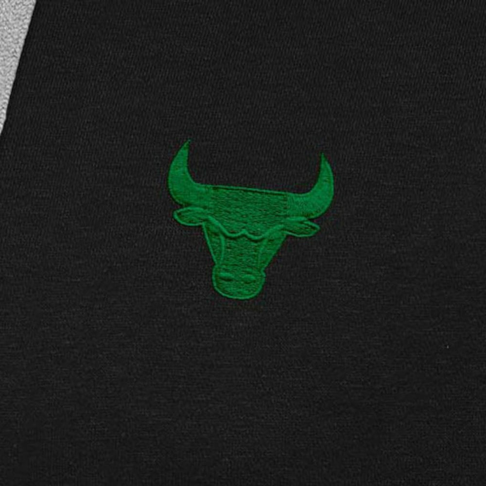 Black Chicago Bulls Antigua St. Patrick's Day Victory Raglan Pullover Hoodie | NBA