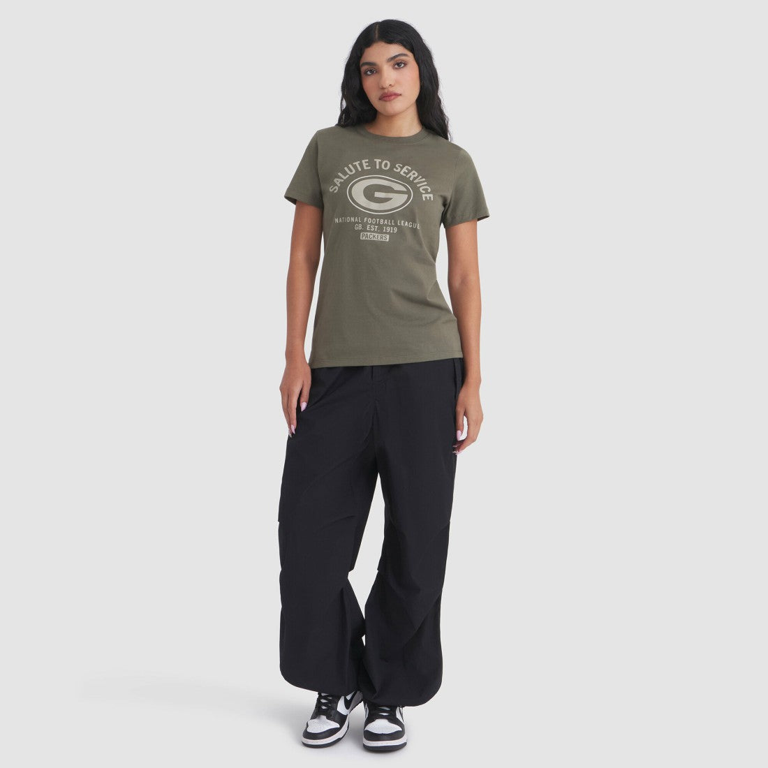 Green Bay Packers Women's 2025 Salute to Service Sideline T-Shirt | NFL New