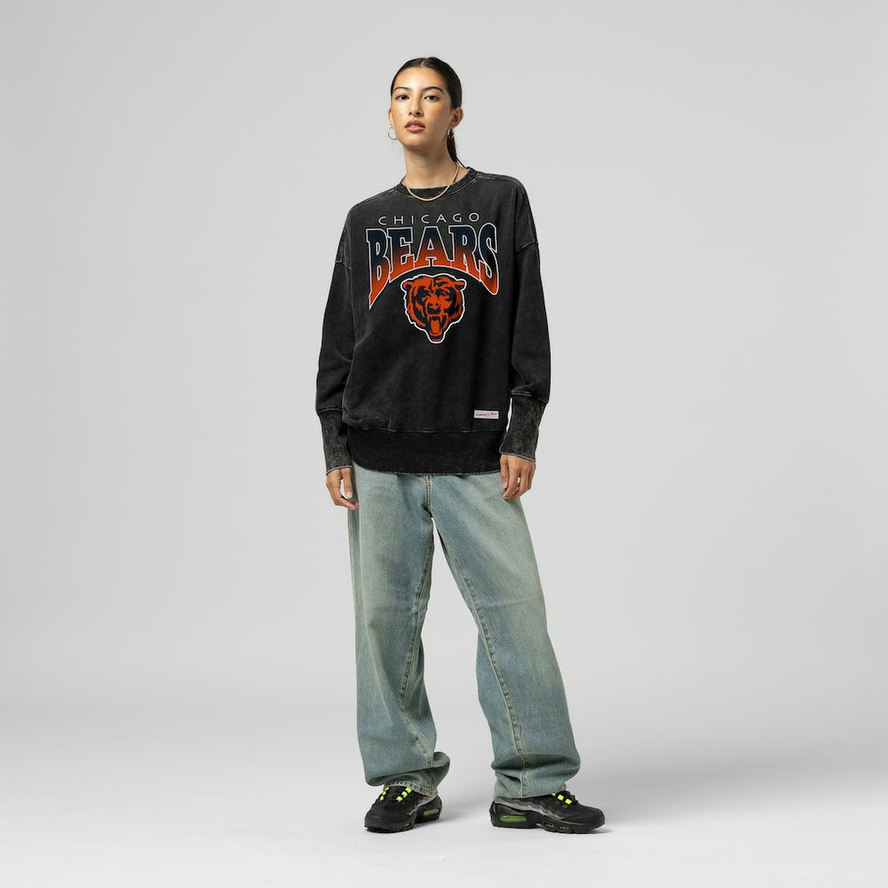 Chicago Bears Women's Delineate Mineral Wash Crewneck Sweatshirt | NFL Outlet