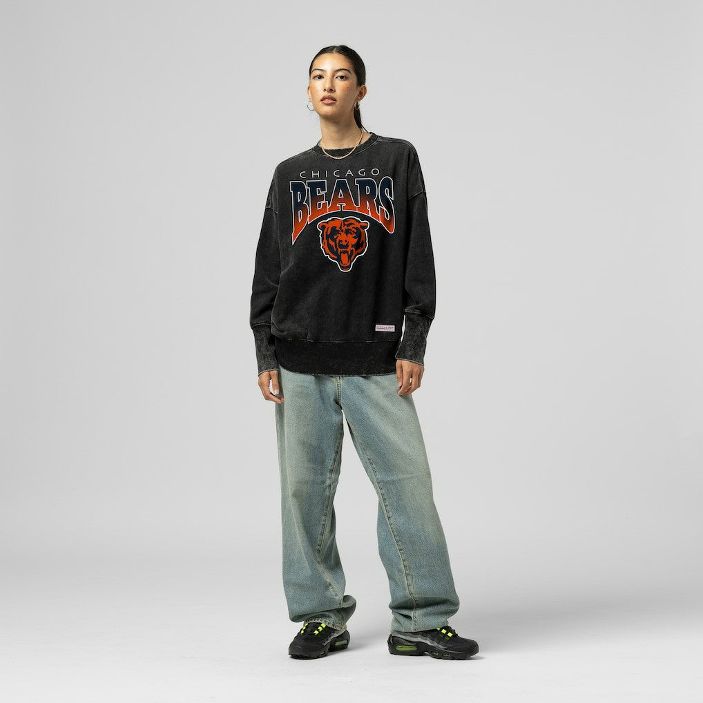 Chicago Bears Women's Delineate Mineral Wash Crewneck Sweatshirt | NFL Outlet