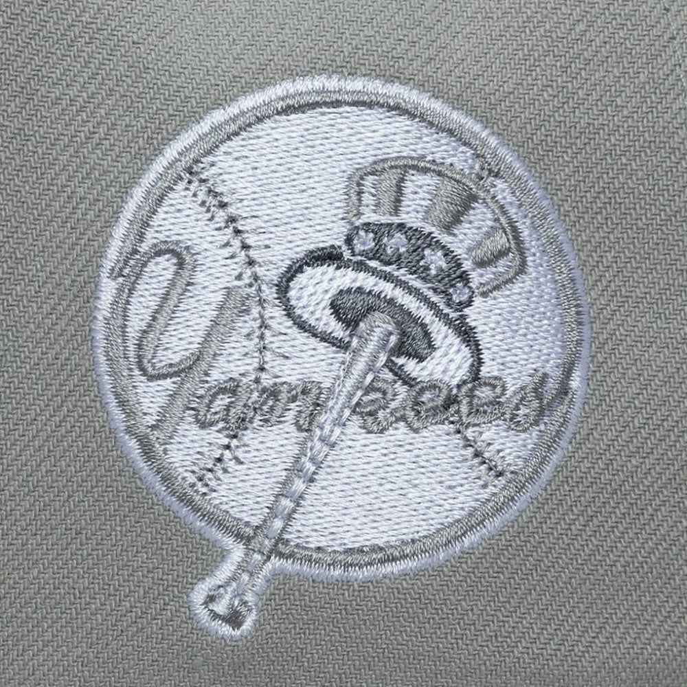 New York Yankees Mitchell & Ness Thunderstorm Head Coach Pro-Crown Adjustable Hat - MLB Hats
