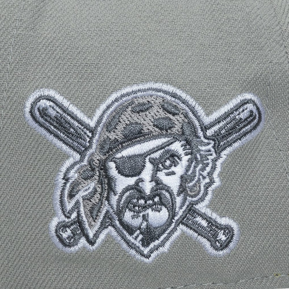Pittsburgh Pirates Mitchell & Ness Thunderstorm Head Coach Pro-Crown Adjustable Hat - MLB Hats