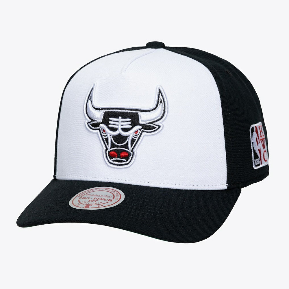 White Chicago Bulls Hardwood Classics Legendary Away Pro-Pinch Adjustable Hat | NBA