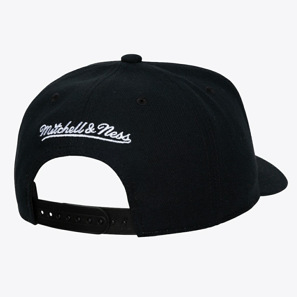 White Chicago Bulls Hardwood Classics Legendary Away Pro-Pinch Adjustable Hat | NBA