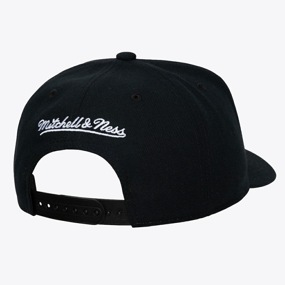 White Chicago Bulls Hardwood Classics Legendary Away Pro-Pinch Adjustable Hat | NBA