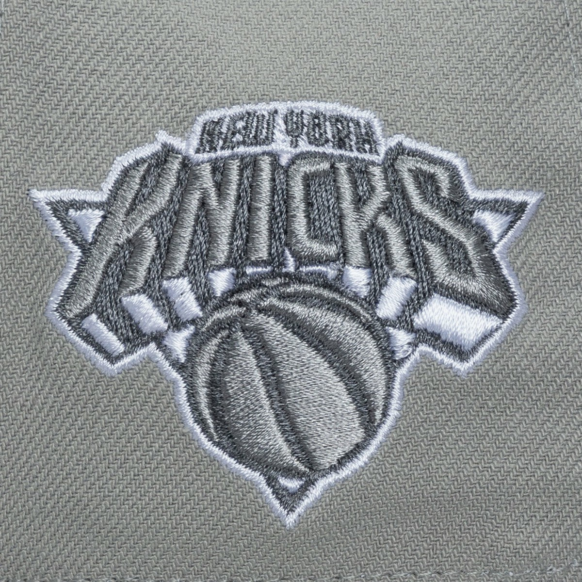 Gray New York Knicks Thunderstorm Head Coach Pro Crown Snapback Hat | NBA