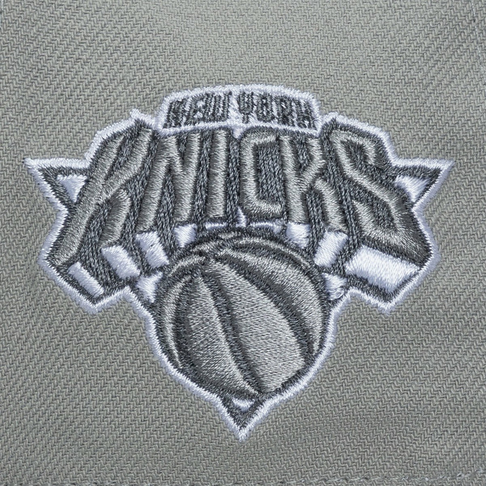 Gray New York Knicks Thunderstorm Head Coach Pro Crown Snapback Hat | NBA