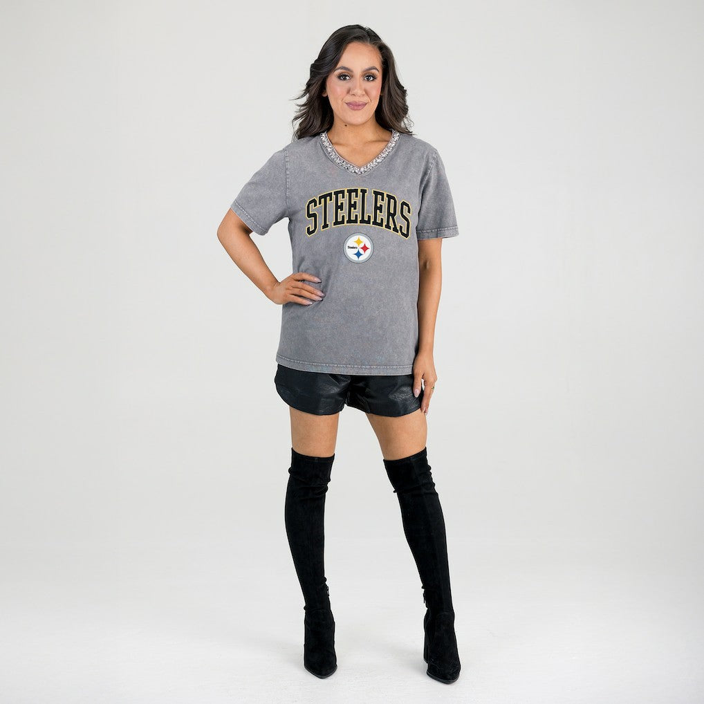 Pittsburgh Steelers Gameday Couture Women's Relaxed Iconic Edge Rhinestone V-Neck T-Shirt | NFL US