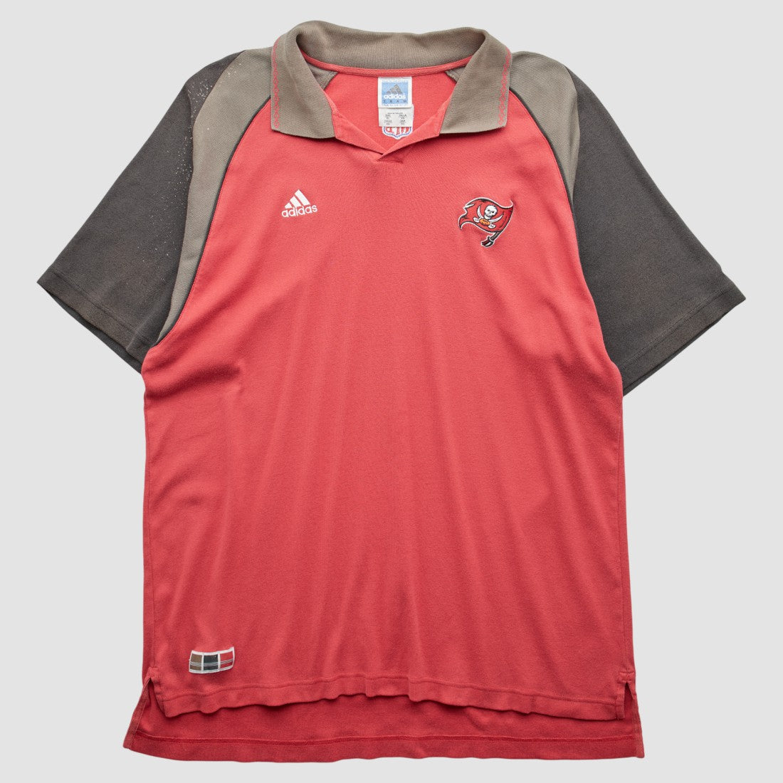 Tampa Bay Buccaneers 2000s T-Shirt | NFL Outlet