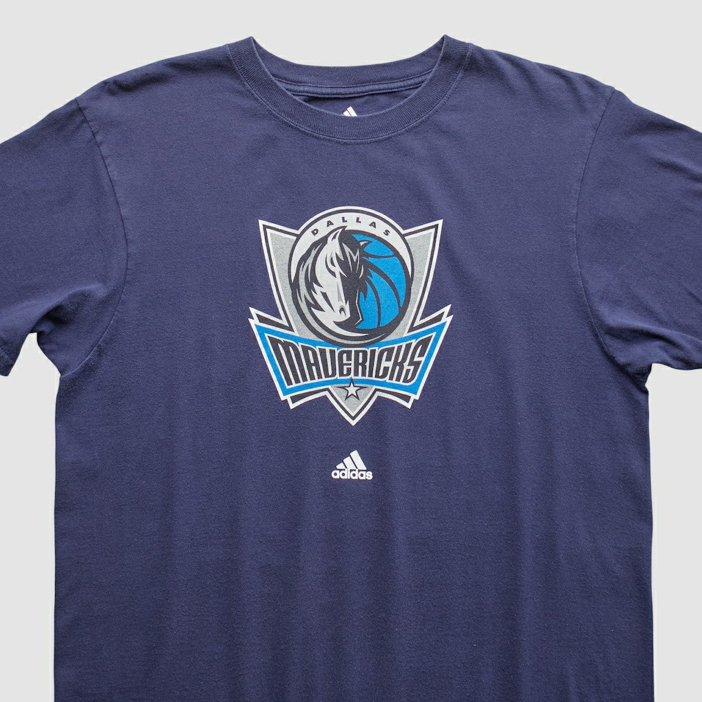 Navy Dallas Mavericks 2000s T-shirt sale | NBA