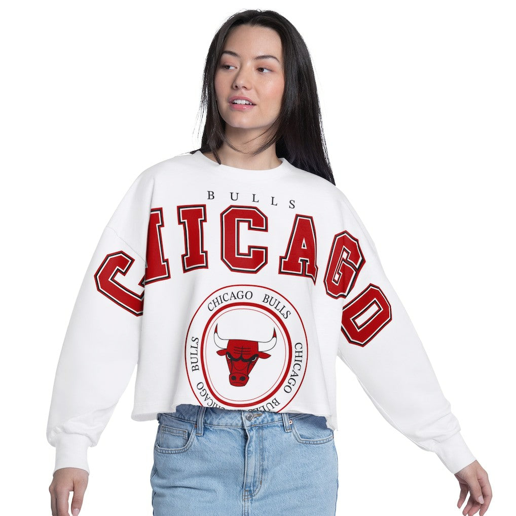 White Chicago Bulls G-III 4Her by Carl Banks Women's Bleachers Cropped French Terry Sweatshirt | NBA